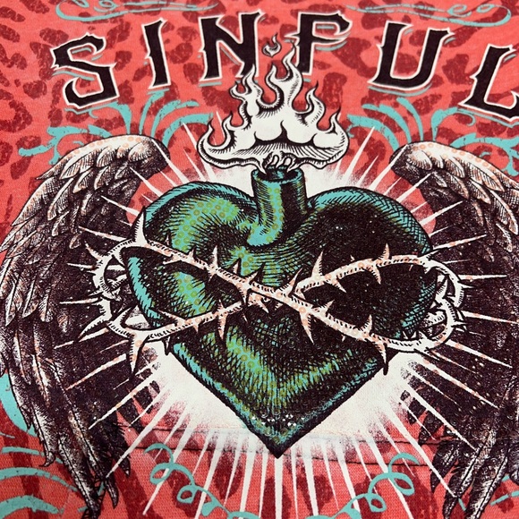 Sinful By Affliction Monica Sweatshirt Graphic Tee Size Medium Red Coral NEW - Picture 6 of 13